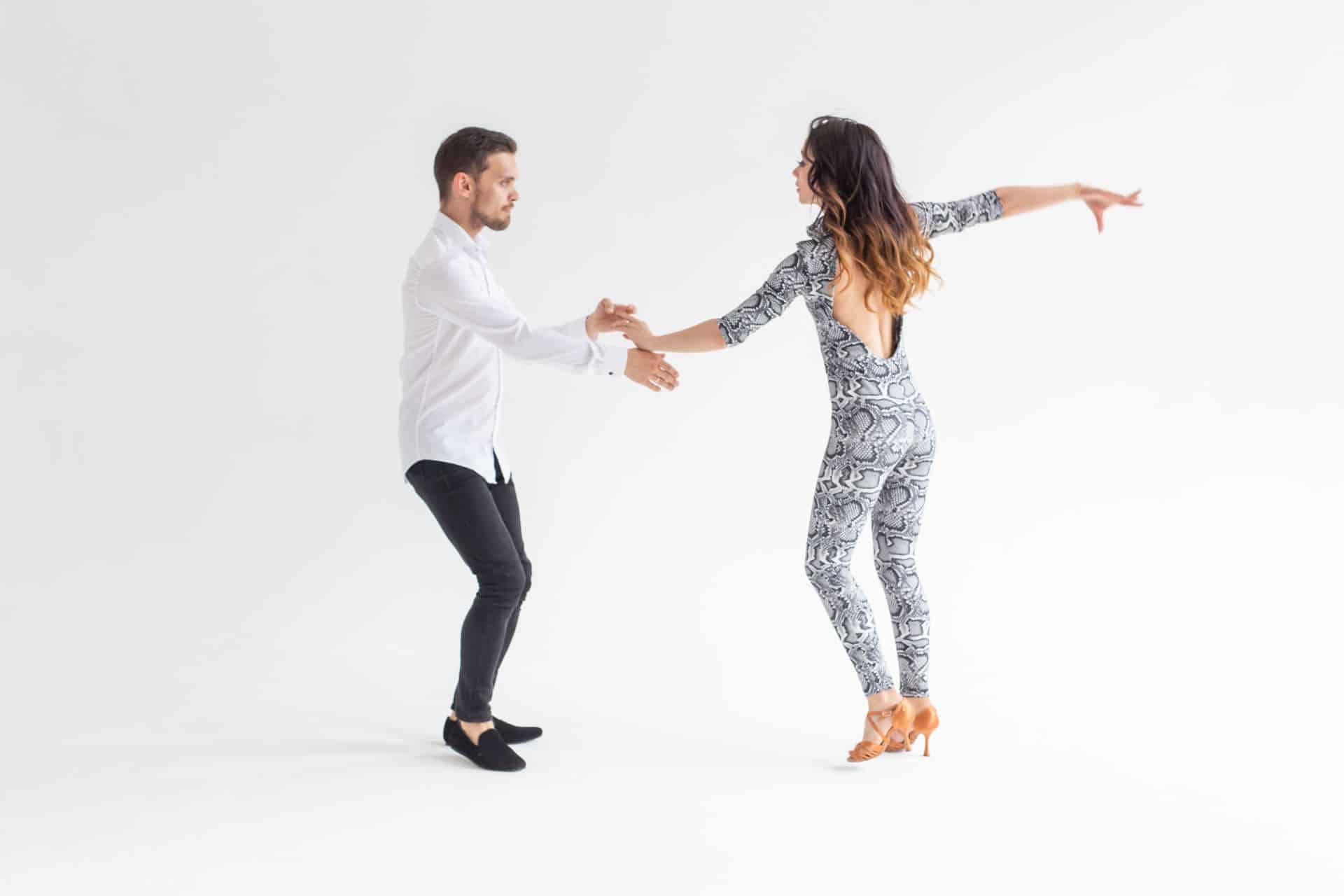 Young couple dancing social latin dance bachata, merengue, salsa. Two elegance pose on white background. SSUCv3H4sIAAAAAAAACnRSTW/cIBC9V8p/sDgHlQ+vbfIDeqtUNceohwHGuyisWQFuFUX578VmHXFob8x7zJv3Bt4fvnQd0ZCcIU/d+1aV2nm/phwhu7AUmD3e8YiLxdgiaF0O0YFvQQ3ZXBa4YgGX1fsN/thJkjLkNWHaht0hAxnPRaOCnxLV0Uutu4PYydJRKPIDw80jeWyYtOqN+QZX5zfBg6qj/qPzfAsxp68/0USskf8h+d0lg97DgmFtdOvh15EczriYtz1cEzqiR6ih73nIqAfLmRFUS6ZpD1xSsNNIJQxCDYKpcYDDBhEMB6XmmfZMTrQ/CaTlmqbaGMEEwIlNardUfZDXPxnjtd0xrNaFZr2/gwG/XZCNzVt0xi3npi3ky/7cR5sJ65Ljlo/w8fTpz4dwA12e4qmbiywe+AVSKh32wJtZpvyvcG1GLSHvCyJVldjyK/Y5UnDGlZwGxQc2SK7uF+pPuriiszs6hEptXp1t07vNAZlH2U9MKDrOEmmv+EiniRuKtshLbUCqqWzx4y8AAAD//wMAB8K2BhMDAAA=